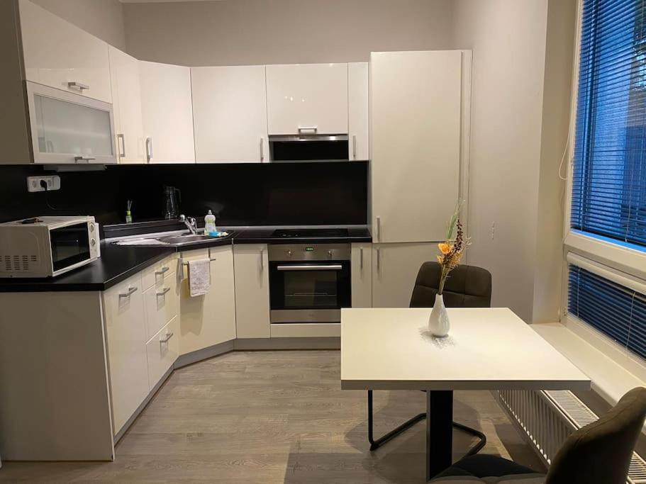 Garden Apartment Karolina Острава Экстерьер фото